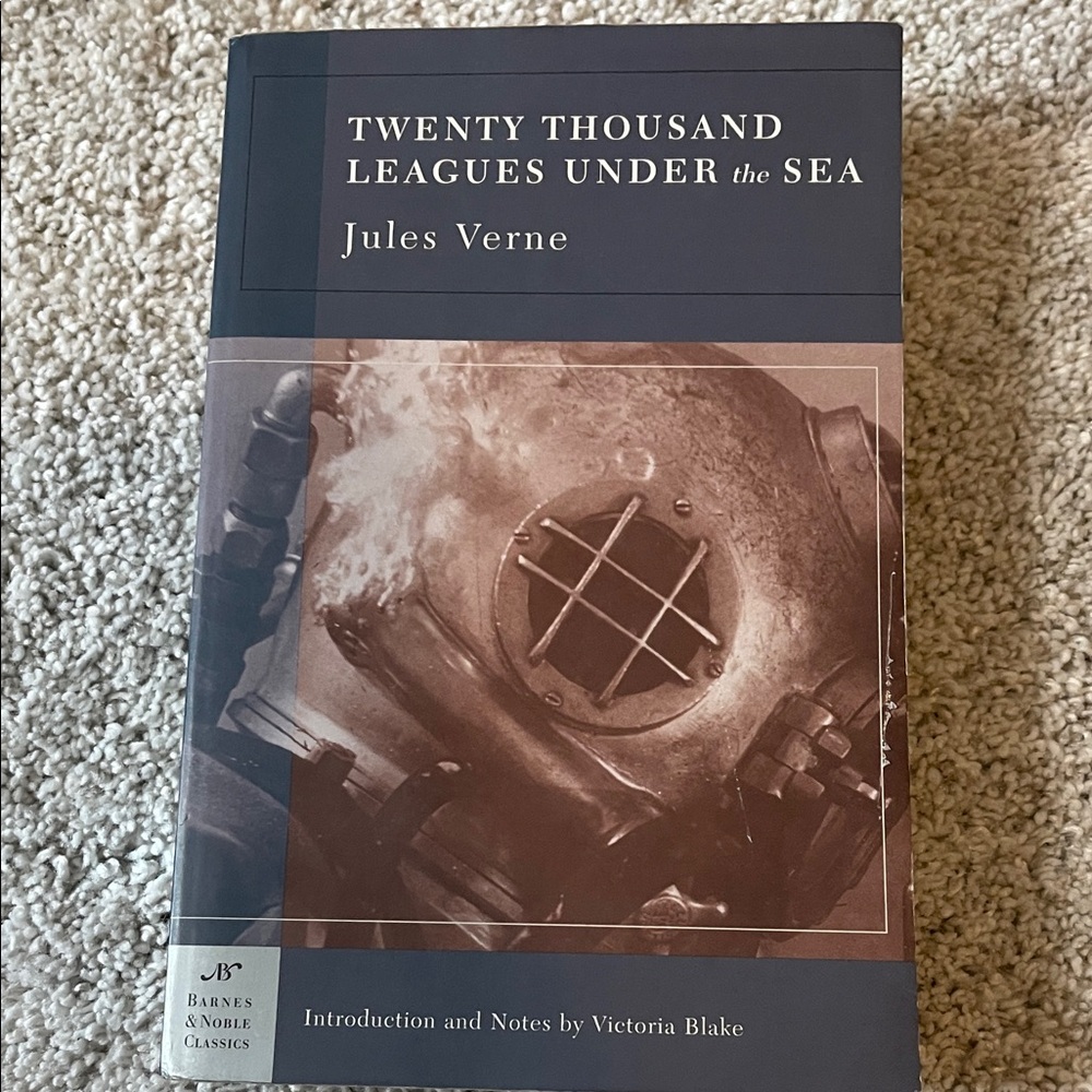 LIKE NEW Twenty Thousand Leagues Under the Sea Book